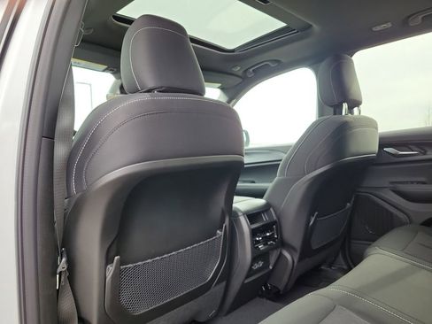 New 2025 Jeep Grand Cherokee Laredo X image 14