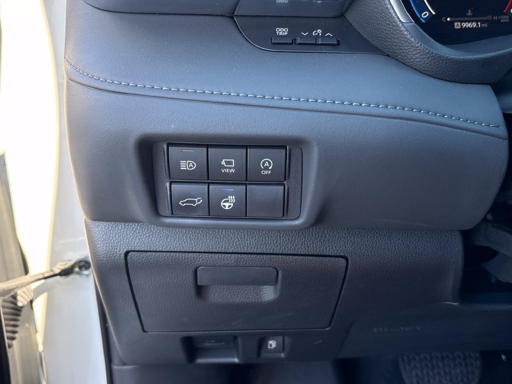 Used 2023 Toyota Highlander XLE AWD/4WD image 39