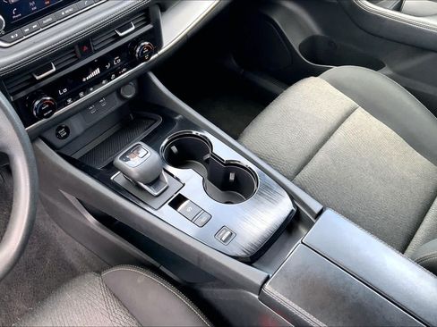 Used 2024 Nissan Rogue SV FWD image 16