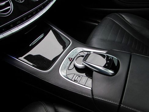 Used 2018 Mercedes-Benz S 560 Sedan image 21
