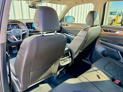 Used 2025 Volkswagen Atlas SE image 14