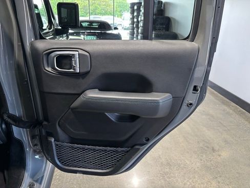 Used 2022 Jeep Wrangler Unlimited Rubicon 4xe w/ Cold Weather Group AWD/4WD image 20