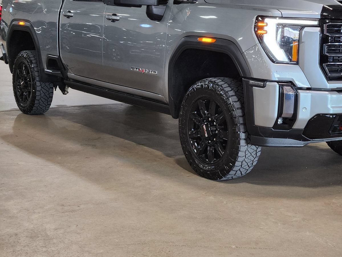 Used 2024 GMC Sierra 2500 AT4 w/ AT4 Premium Plus Package AWD/4WD image 14