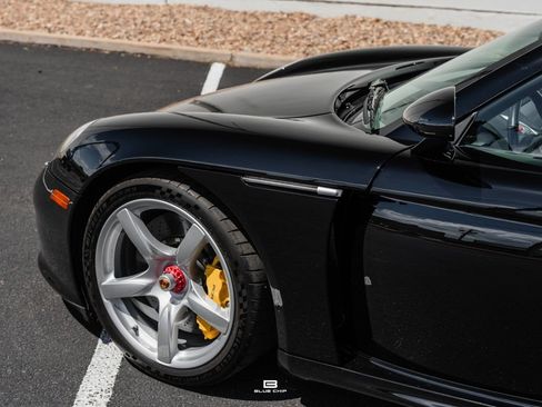 Used 2005 Porsche Carrera GT RWD image 3