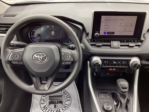 Used 2025 Toyota RAV4 XLE image 6