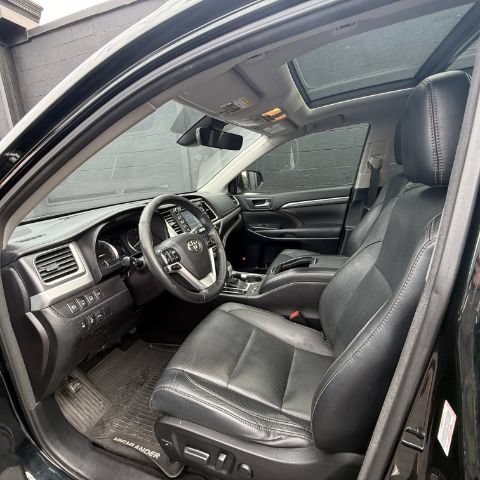 Used 2017 Toyota Highlander Limited Platinum AWD/4WD image 6