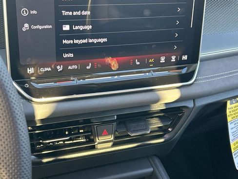 New 2026 Volkswagen Tiguan SE R-Line FWD image 24