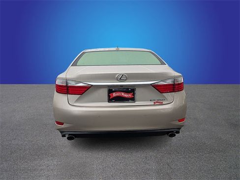 Used 2013 Lexus ES 350 w/ Luxury Pkg image 4