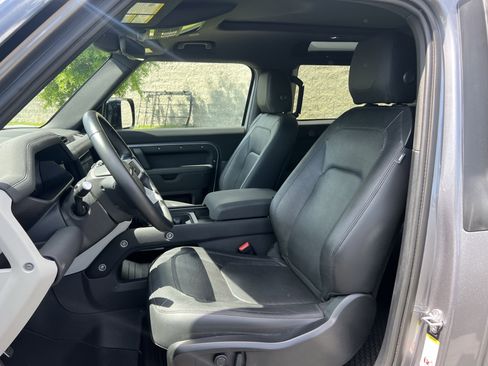 Certified 2023 Land Rover Defender 90 SE image 17