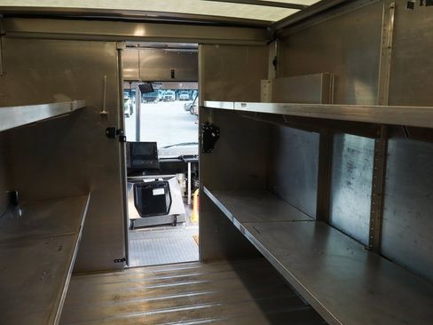 Used 2019 Ford E-450 and Econoline 450 Super Duty image 31