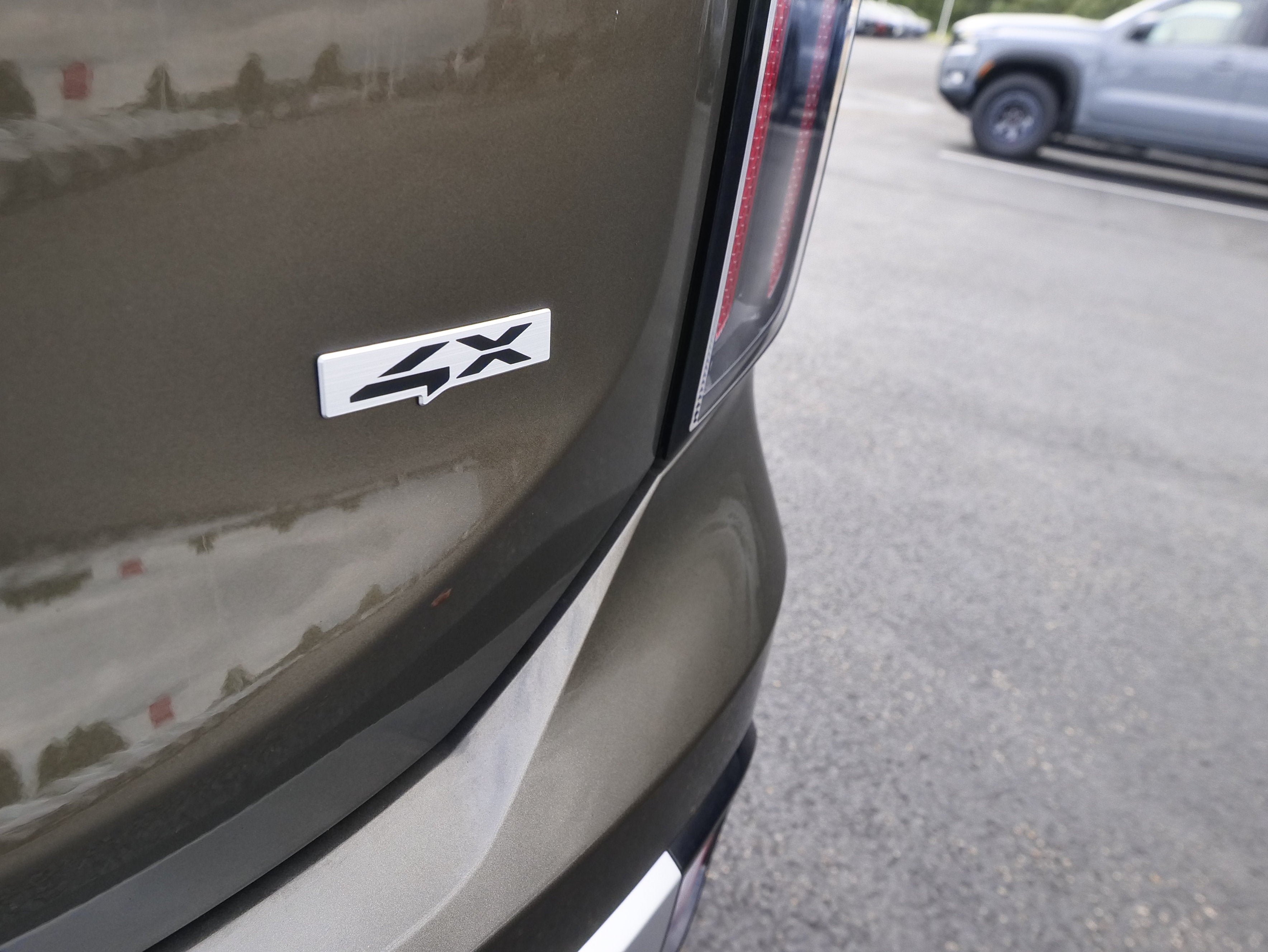 Used 2024 Kia Telluride EX w/ EX Captain's Chair Package AWD/4WD image 9