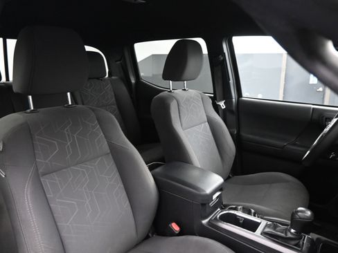 Used 2017 Toyota Tacoma TRD Sport image 25