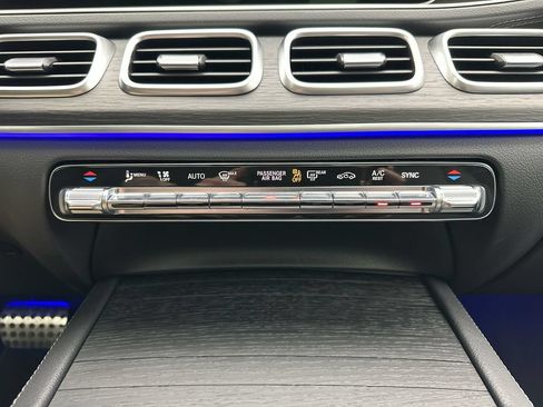 Used 2023 Mercedes-Benz GLS 450 4MATIC image 26