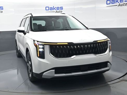 New 2026 Kia Carnival EX FWD image 3