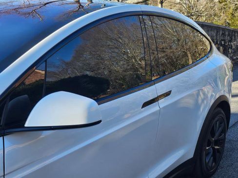 Used 2022 Tesla Model X image 20