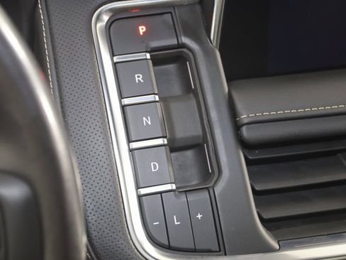 Used 2022 GMC Yukon SLT w/ SLT Premium Package image 7