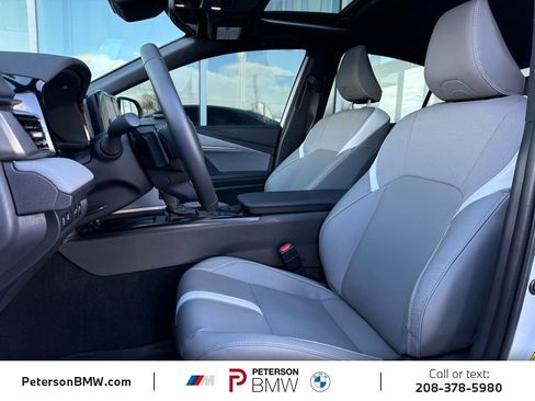 Used 2025 Toyota Camry SE w/ Convenience Package image 21