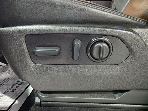 Used 2022 Chevrolet Silverado 1500 High Country w/ Z71 Off-Road Package image 17