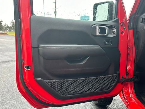 Used 2023 Jeep Wrangler Unlimited Sahara AWD/4WD image 9