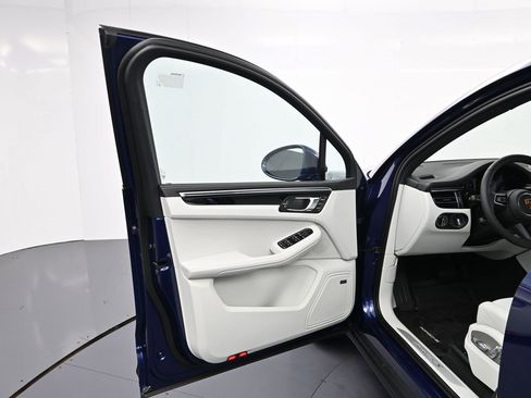 Certified 2026 Porsche Macan S image 16
