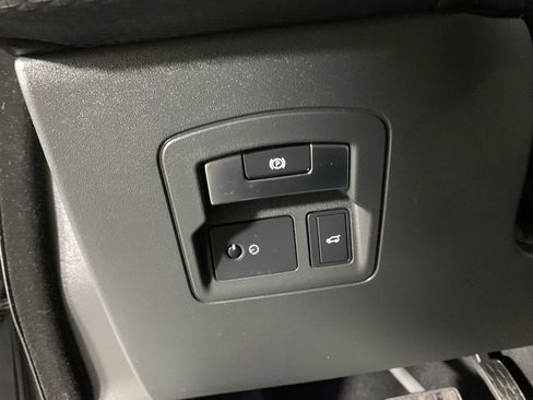 Used 2018 Land Rover Range Rover Velar S image 16