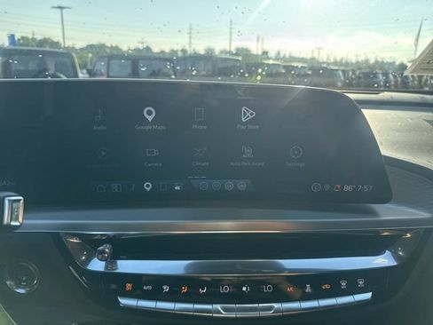 Used 2024 Cadillac Lyriq Luxury RWD image 16