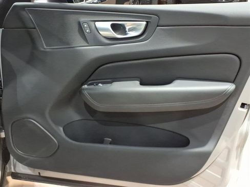 Used 2025 Volvo XC60 B5 Plus image 9