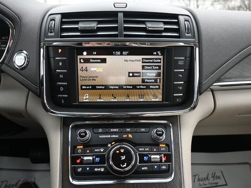 Used 2017 Lincoln Continental Reserve w/ Technology Package image 32