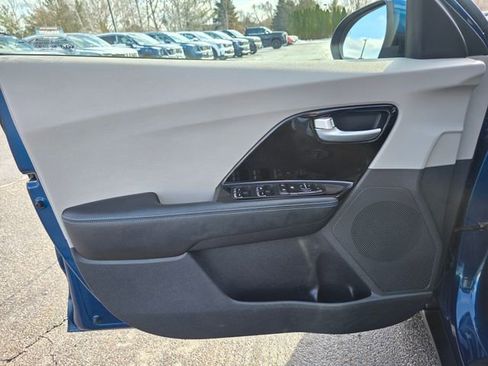 Used 2022 Kia Niro LXS image 24