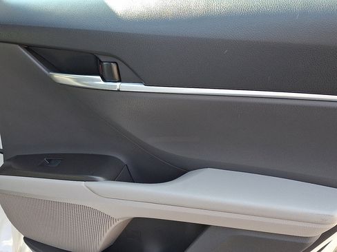 Used 2023 Toyota Camry SE image 14