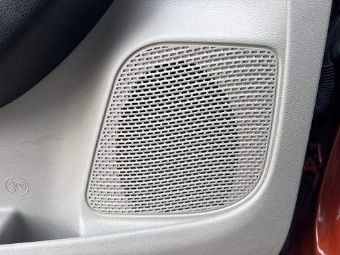 Used 2018 Chrysler Pacifica Touring-L Plus image 25