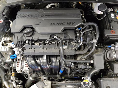 Used 2025 Hyundai Elantra SE FWD image 30