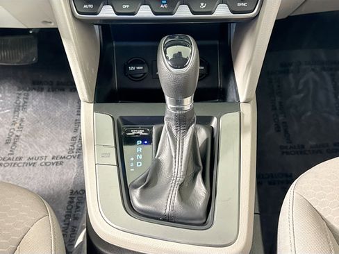 Used 2020 Hyundai Elantra SE image 17