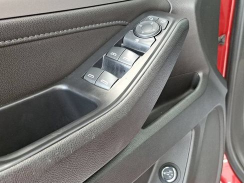Used 2022 Chevrolet Traverse LT FWD image 22