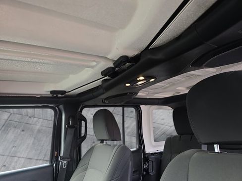 Used 2020 Jeep Wrangler Unlimited Sport image 29