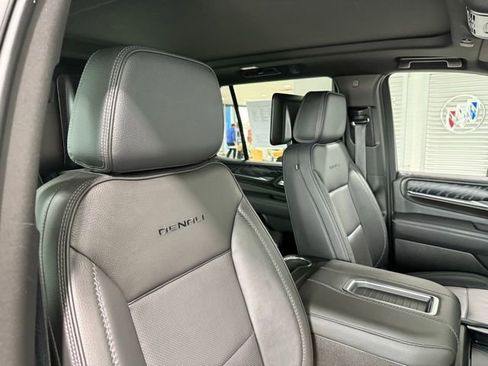 Used 2021 GMC Yukon Denali w/ Denali Premium Package image 23