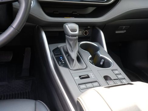 Used 2023 Toyota Highlander XLE AWD/4WD image 24