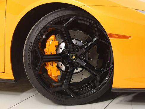 Used 2022 Lamborghini Huracan EVO image 17