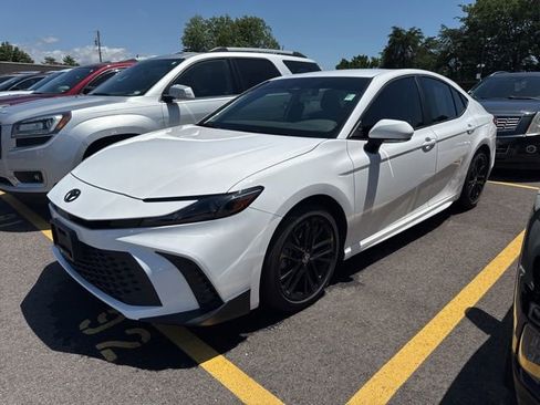 Used 2026 Toyota Camry SE w/ Convenience Package FWD image 1