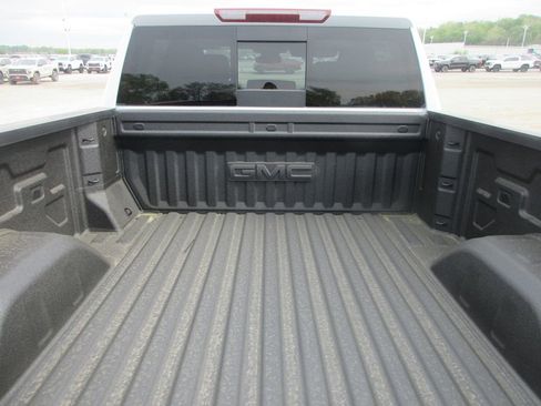 New 2026 GMC Sierra 1500 SLT image 6