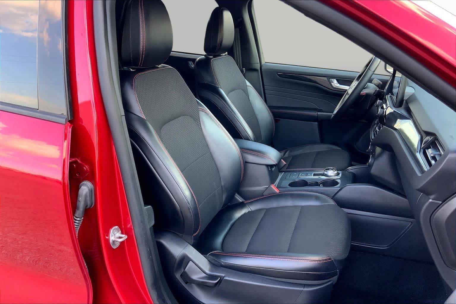 Used 2025 Ford Escape ST-Line FWD image 9