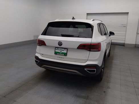 Used 2023 Volkswagen Taos SE w/ Panoramic Sunroof Package FWD image 7