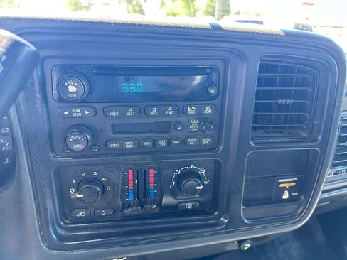 Used 2004 GMC Sierra 2500 SLE w/ Heavy-Duty Power Package AWD/4WD image 14