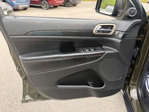 Used 2017 Jeep Grand Cherokee Laredo image 14