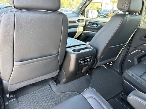 Used 2025 GMC Yukon XL Denali image 11