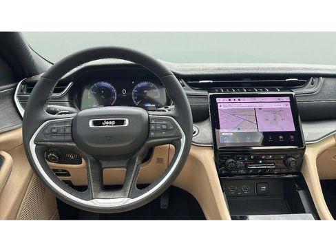 Used 2024 Jeep Grand Cherokee Limited w/ Luxury Tech Group II AWD/4WD image 13