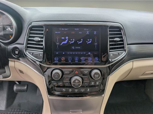 Used 2020 Jeep Grand Cherokee Limited w/ Luxury Group II RWD image 14