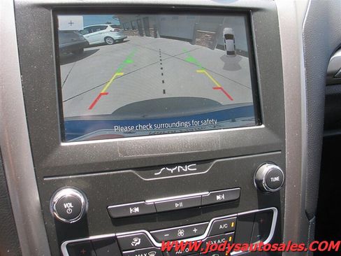 Used 2020 Ford Fusion SE FWD image 21