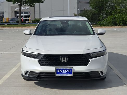 Used 2025 Honda Accord Touring image 9