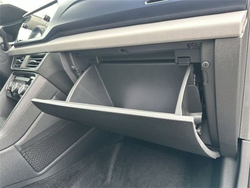 Used 2023 Volkswagen Taos SE w/ Panoramic Sunroof Package image 32